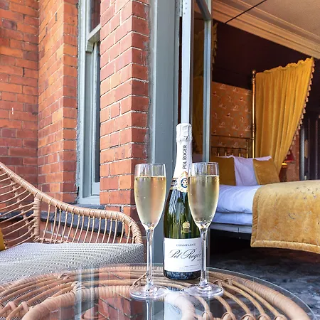 Hotel Clementine Отель