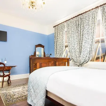 Clementine's 5* York