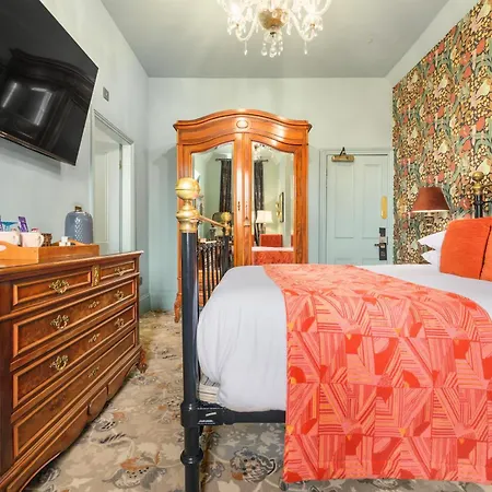 Hotel Clementine's