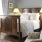 Clementine Hotel