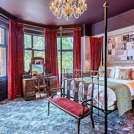 Clementine Hotel