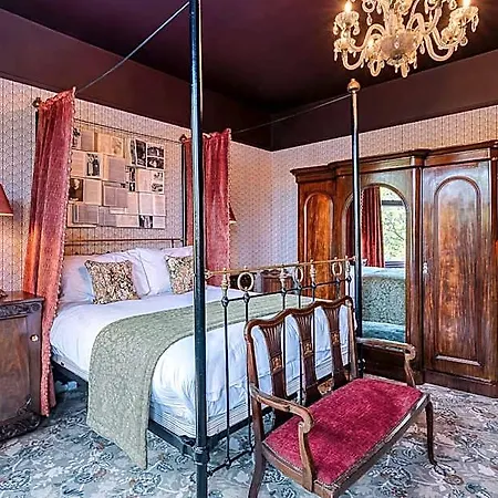 Clementine Hotel