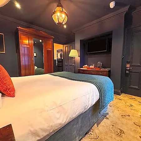Clementine Hotel