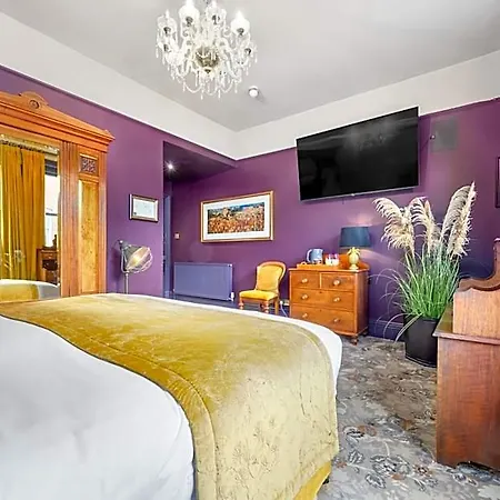 Clementine Hotel