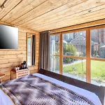 Clementine Hotel